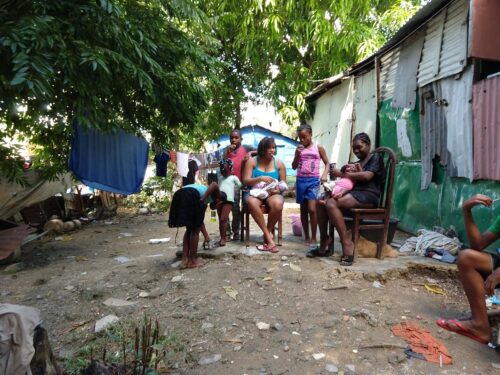 Residents of Como Quiera